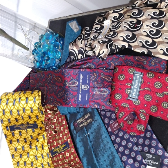 Lot of Men Neck Ties - Picture 8 of 8